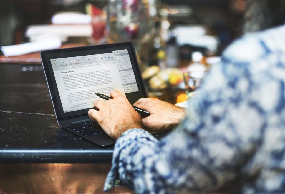 Best Free Software Every Student Should Know Student creating assignments using free document software